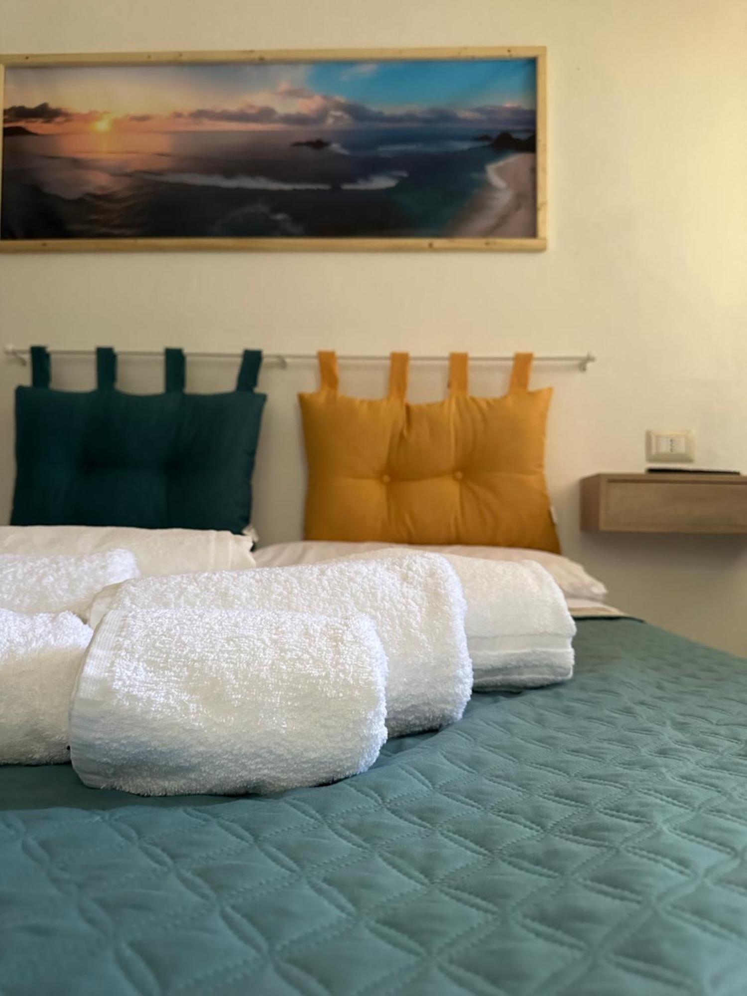 Hotel Moncici House Porto Torres Esterno foto