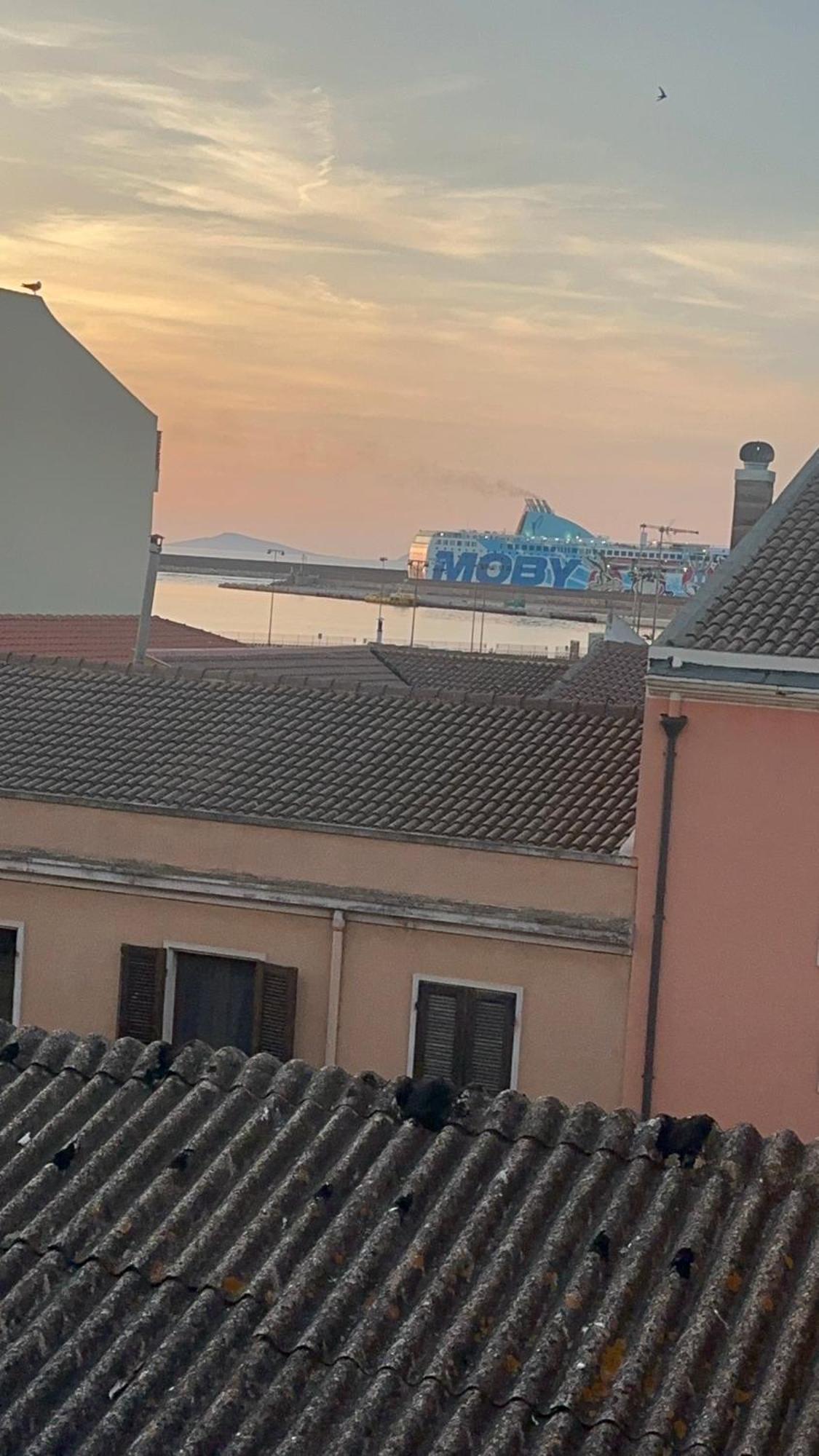 Hotel Moncici House Porto Torres Esterno foto
