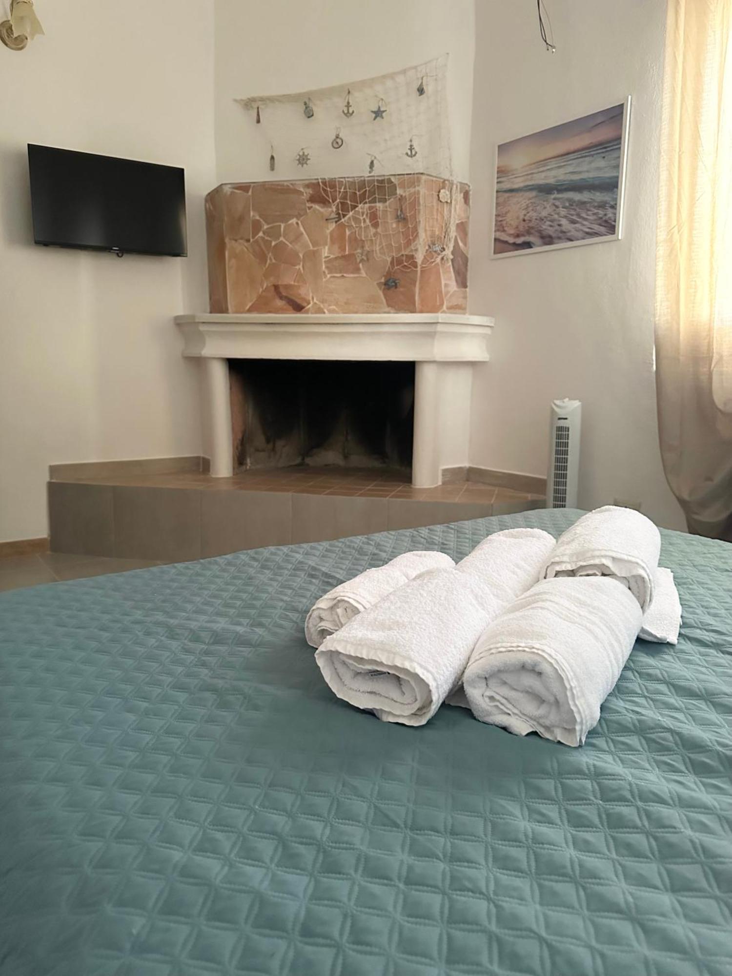Hotel Moncici House Porto Torres Esterno foto