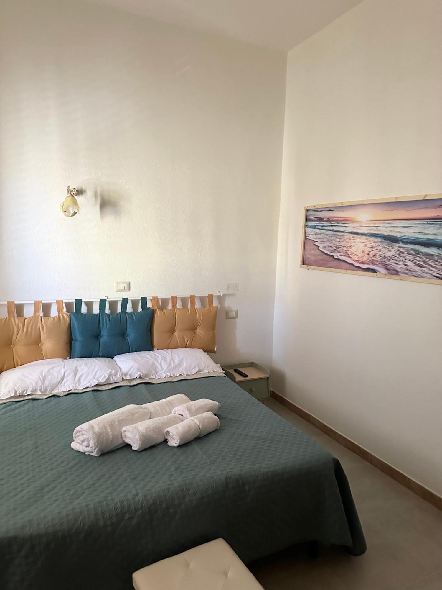 Hotel Moncici House Porto Torres Esterno foto