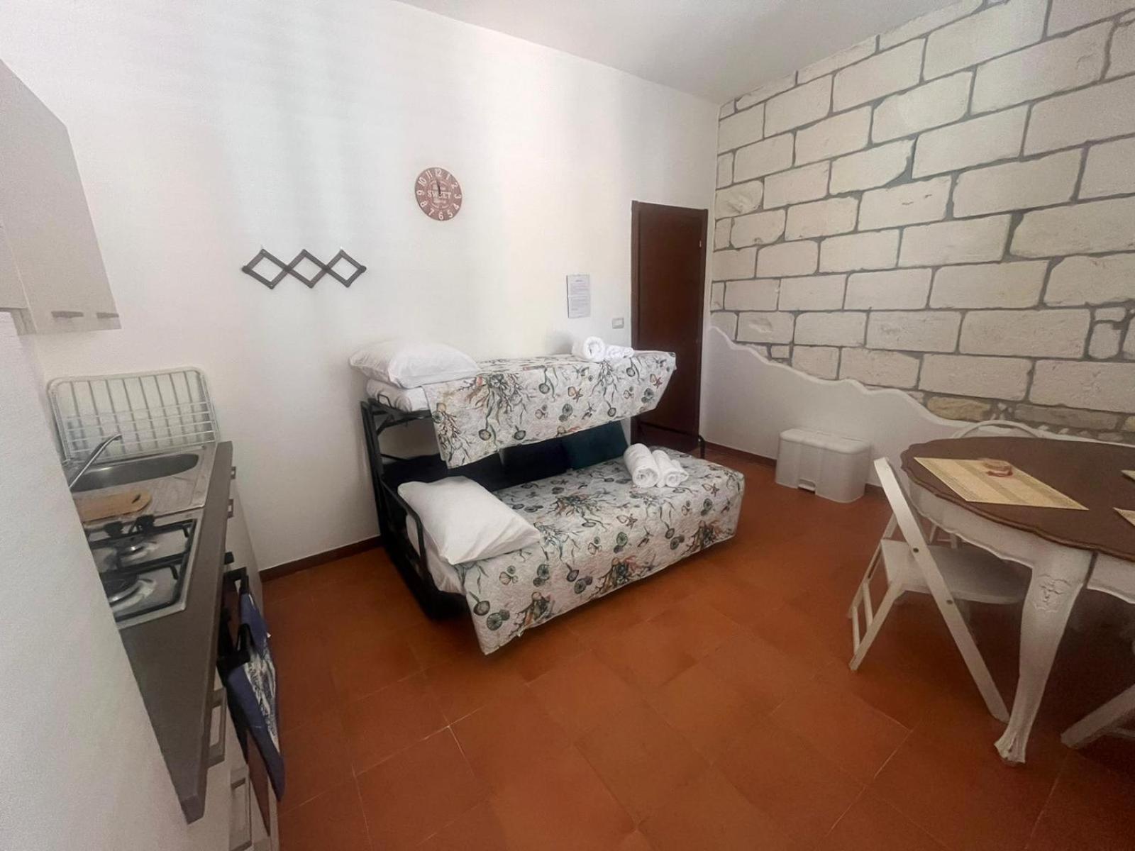 Hotel Moncici House Porto Torres Esterno foto