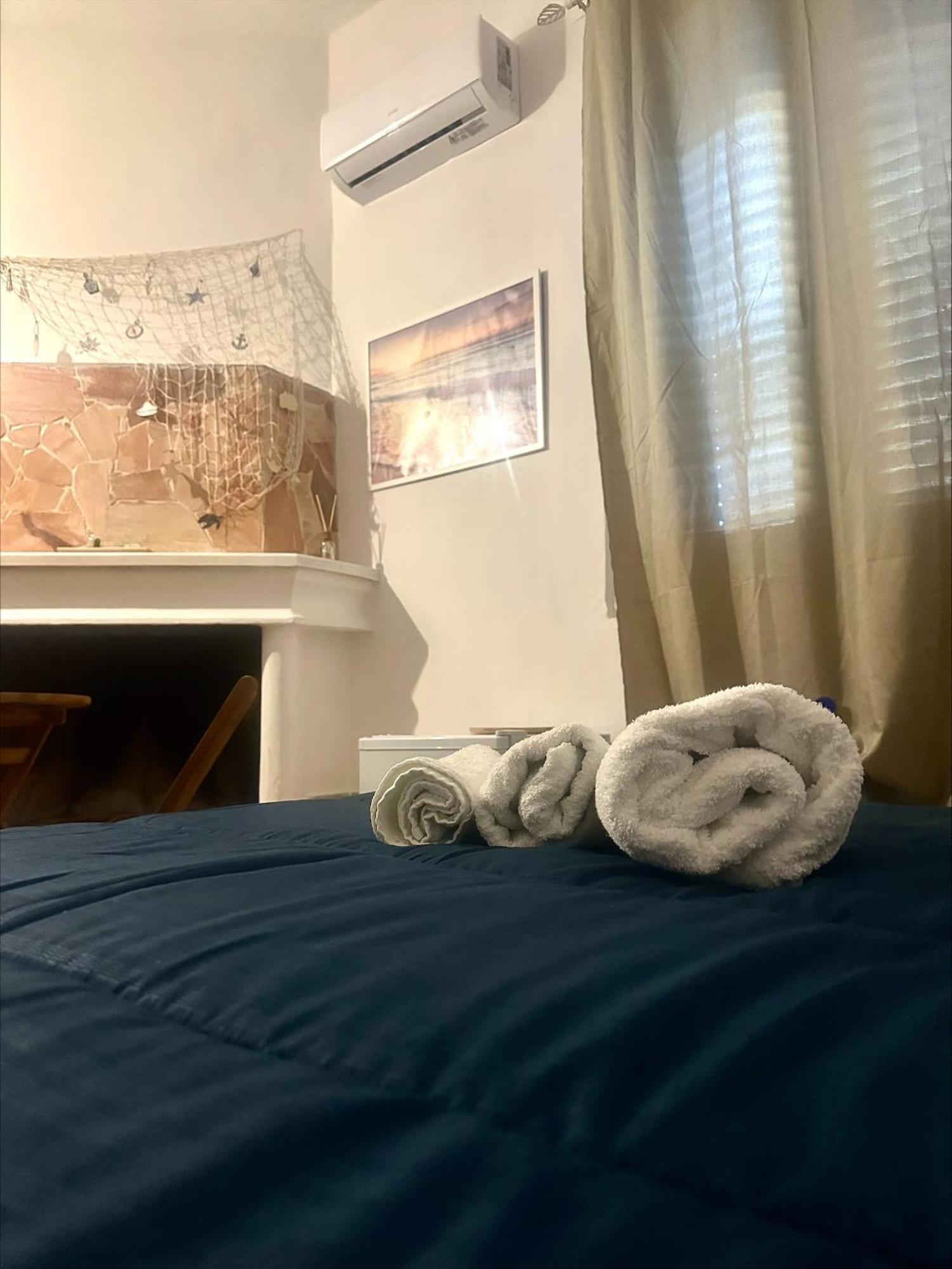 Hotel Moncici House Porto Torres Esterno foto